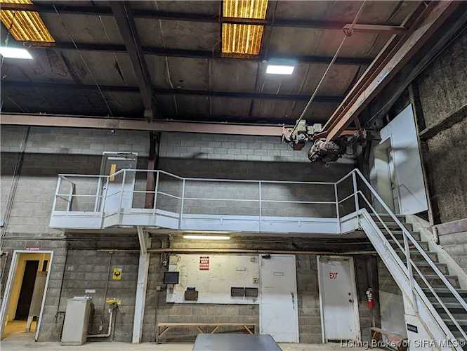 5821 Utica Pike Jeffersonville, IN 47130 MLS 202306270