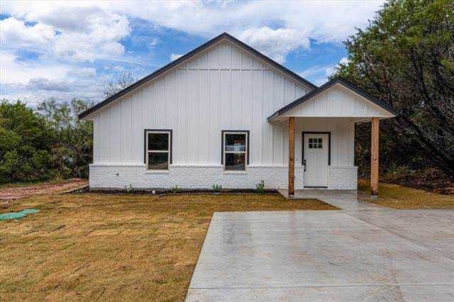 819 Arkansas River Drive Granbury, TX 76048