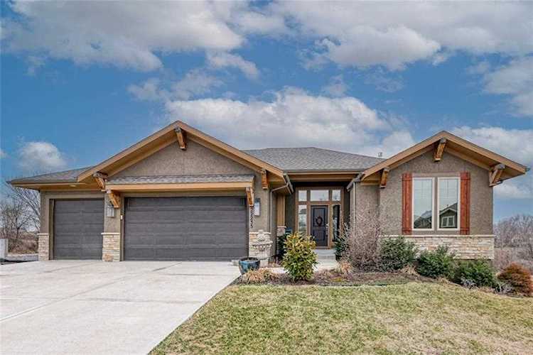22235 W 98th Terrace Lenexa, KS 66220