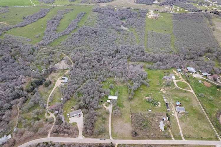 277 Mesquite DR Cedar Creek, TX 78612