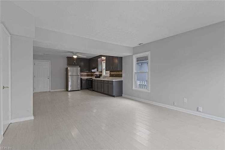 17 Dogwood St Hampton, VA 23669