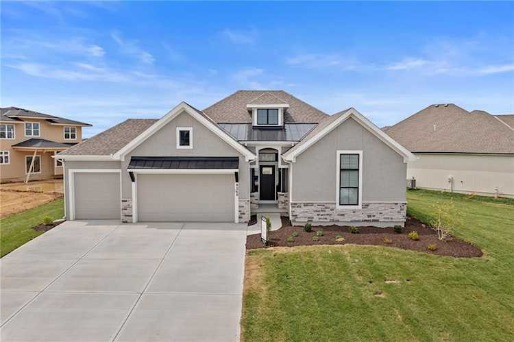 9260 Saddletop St Lenexa, KS 66227