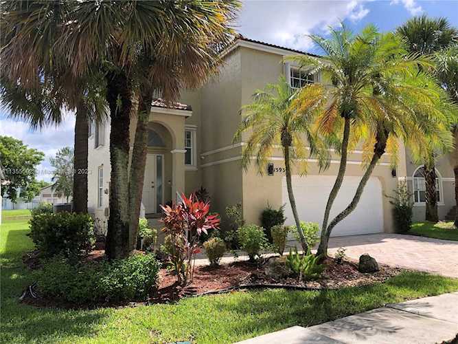 15935 NW 7th St Pembroke Pines, FL 33028