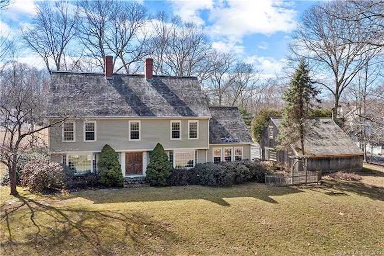 25 Essex Hills Drive Essex, CT 06426