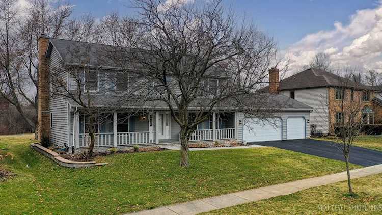 1421 Terrance Dr Naperville, IL 60565