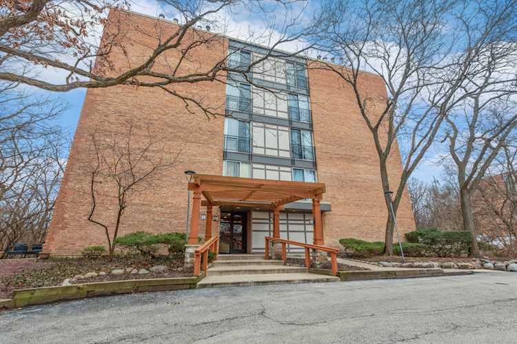 5820 Oakwood Dr #4F Lisle, IL 60532