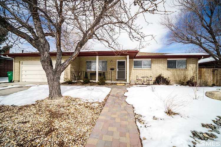 908 Ivy St Carson City, NV 89703-2318