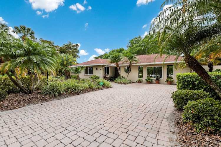 90 S Jefferson Ave Sarasota, FL 34237