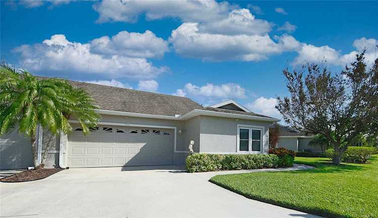 2412 Fairway Oaks Dr Palmetto, FL 34221