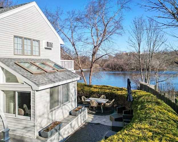 15 Linden Ave Salem, MA 01970
