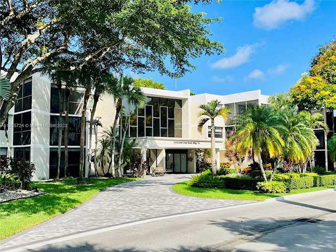 16500 Golf Club Rd #102 Weston, FL 33326