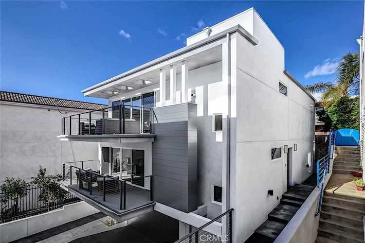 827 15th St Hermosa Beach, CA 90254