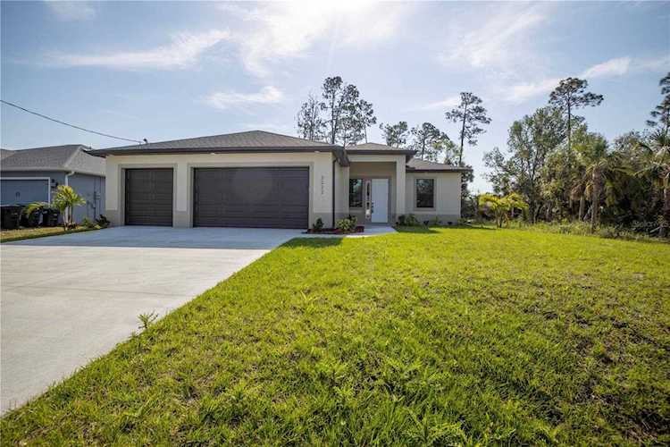 3222 Vivian Rd North Port, FL 34288 | MLS A4563562 Photo 1