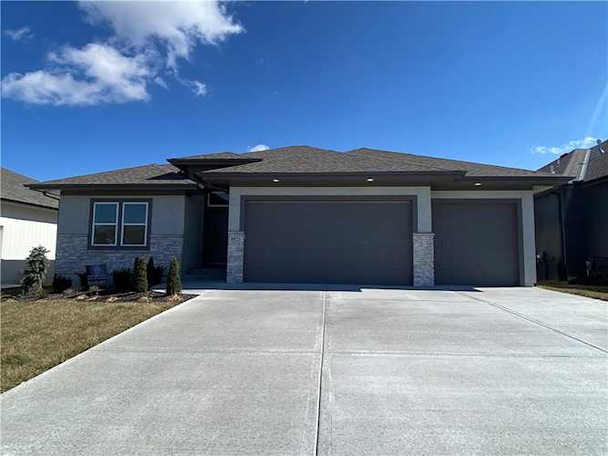 8825 Ginger St Lenexa, KS 66227