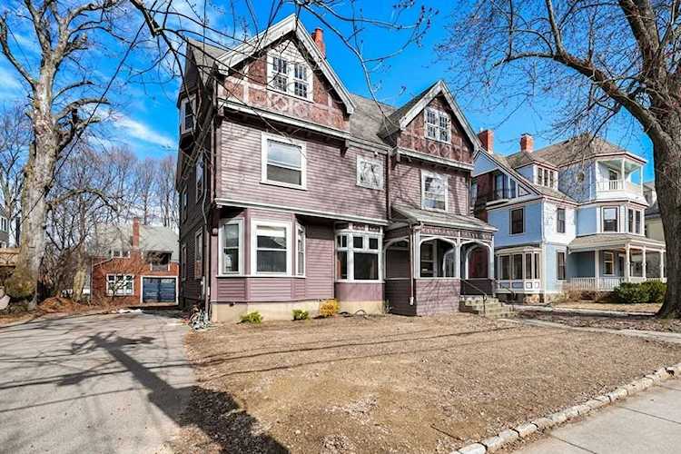 212 Aspinwall Ave Brookline, MA 02446