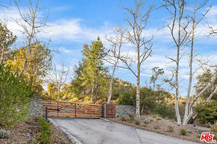 715 Crater Camp Dr Calabasas, CA 91302