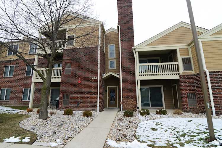 PHOTOS & DETAILS: 202 Glengarry Dr #107, Bloomingdale, IL 60108 For Sale - MLS #11735199 - Photos, Virtual Tour, School Info - Real Estate Listing Info Photo 1