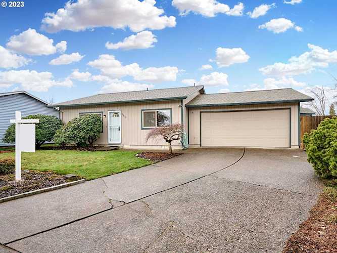 1273 Scepter WAY Salem, OR 97301