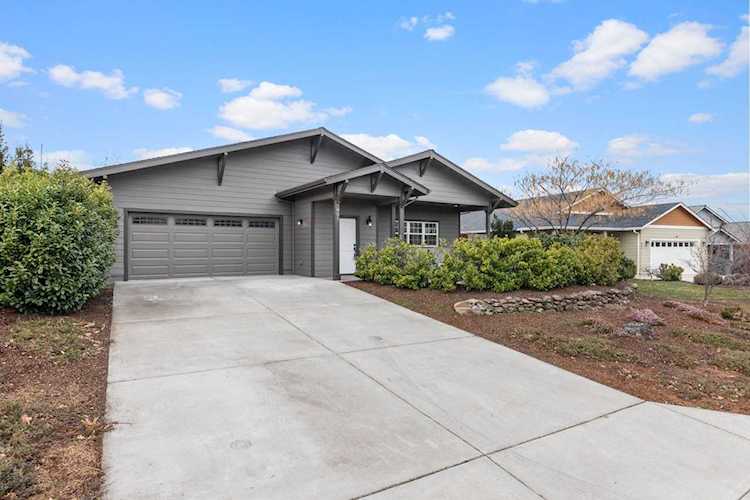 851 Oak Knoll Dr Ashland, OR 97520