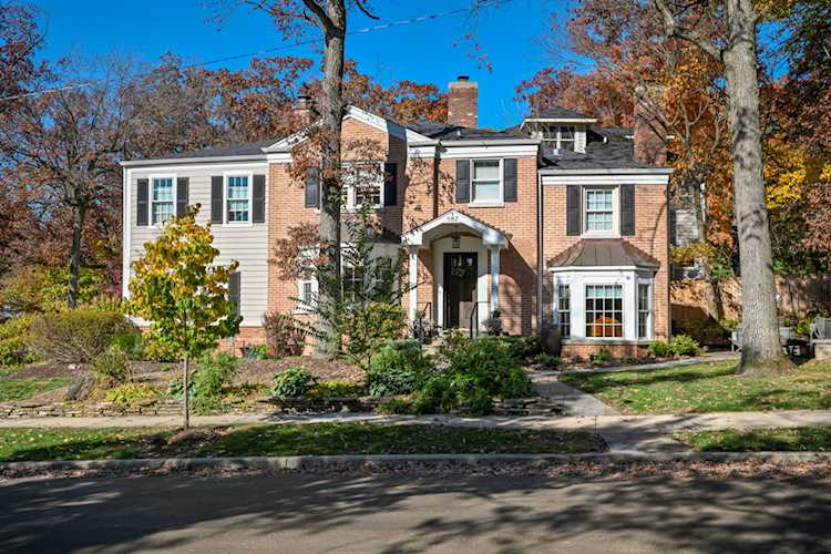 587 Riford Rd Glen Ellyn, IL 60137