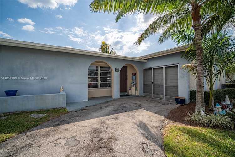 9000 NW 25th St Sunrise, FL 33322