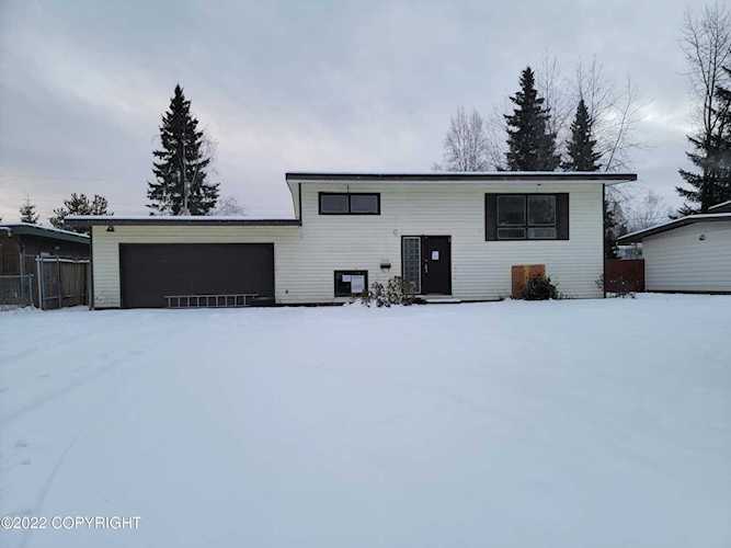 1515 Ermine St Anchorage, AK 99504 | MLS 22-15157 Photo 1