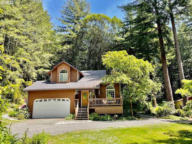 1060 Robbins RD Brookings, OR 97415