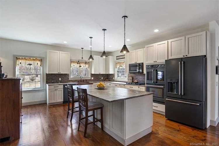 8 Colonial Drive Killingworth, CT 06419