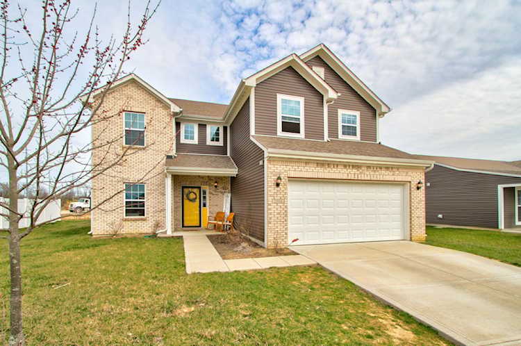 2006 Red Oak Ct Shelbyville, IN 46176 | MLS 21891273 Photo 1