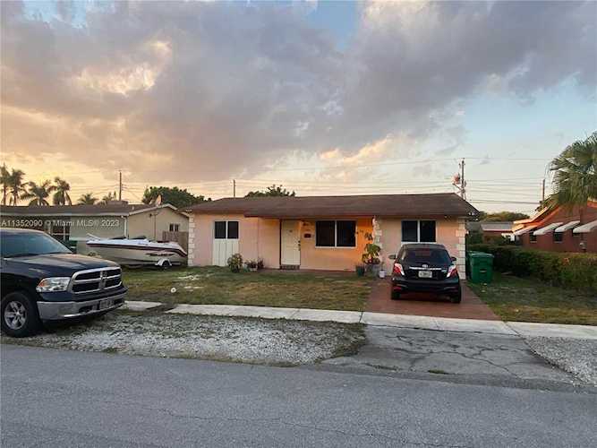 7731 NW 32 St Davie, FL 33024
