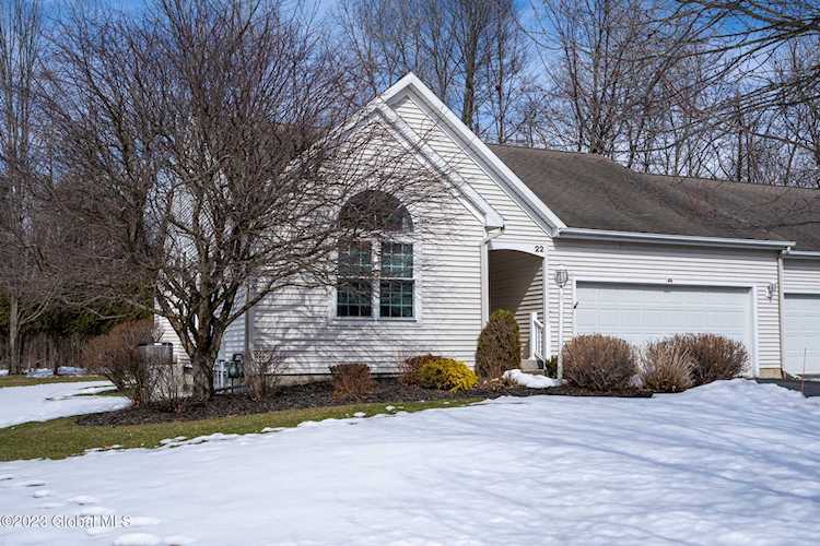 22 Parkland Ct Clifton Park, NY 12065