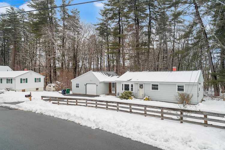 38 Cambridge Rd Nashua, NH 03062 | MLS 4941599 Photo 1