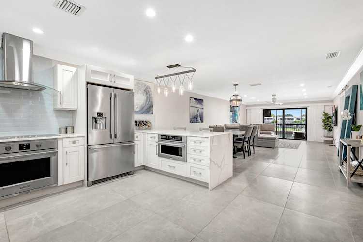711 Hummingbird Way #207 North Palm Beach, FL 33408