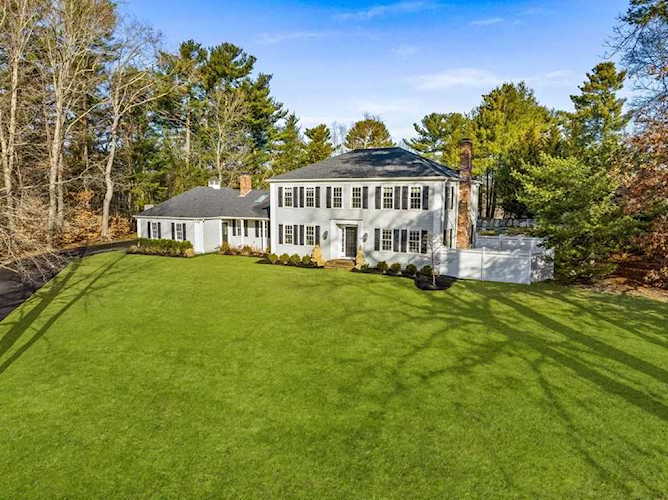 5 Fulling Mill Ln Hingham, MA 02043