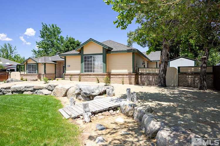 1228 Pleasantview Dr Gardnerville, NV 89460-8666