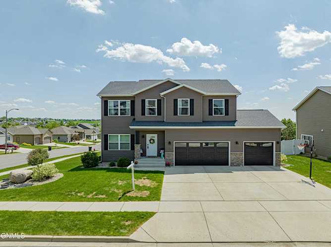 1421 Talon Rd Bismarck, ND 58503