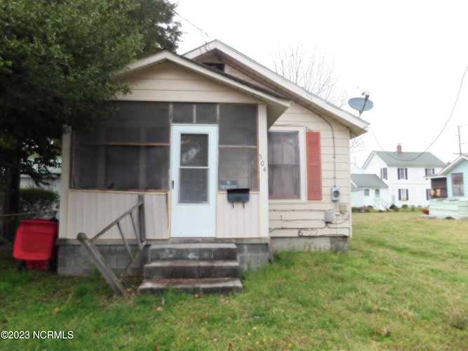 504 Laurel Avenue Elizabeth City, NC 27909