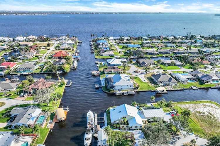 2536 SE 24th Ave Cape Coral, FL 33904