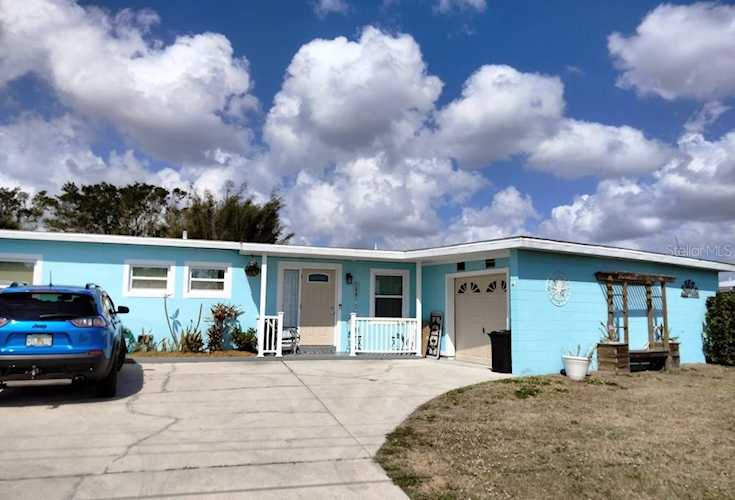 126 Salem Ave NW Port Charlotte, FL 33952