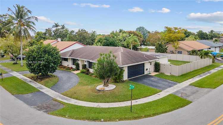 1321 NW 76th Ave Plantation, FL 33322