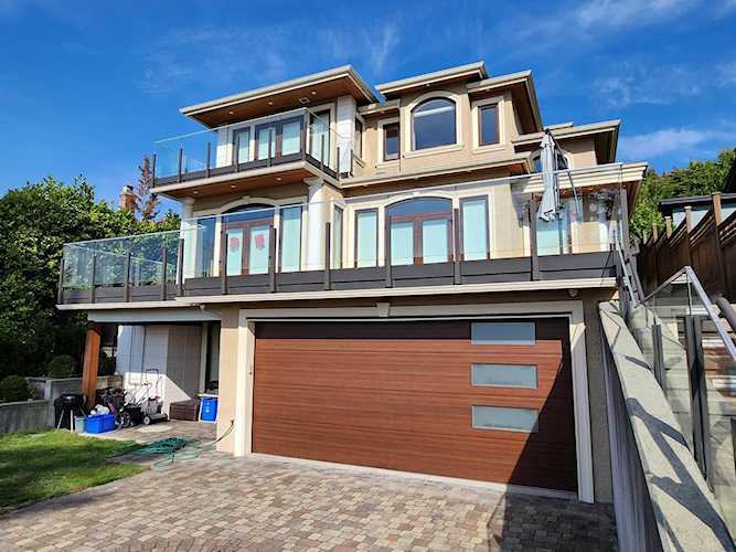 2341 Mathers Avenue West Vancouver, BC V7V 2H7