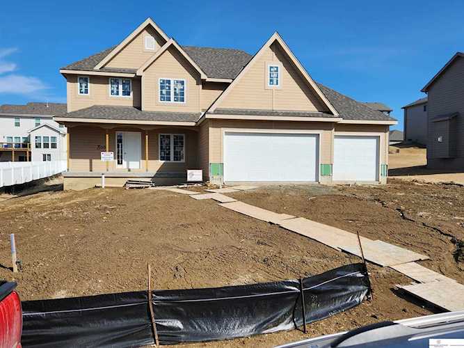 5008 Waterford Ave Papillion, NE 68133