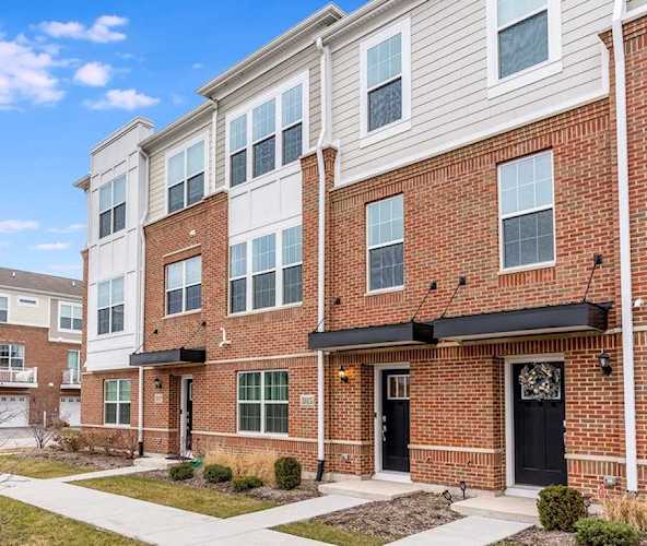 3115 Anna Marie Ln Naperville, IL 60564