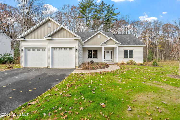 11 Buff Rd Saratoga Springs, NY 12866