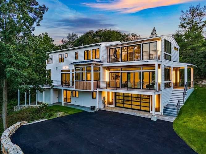 135 Beach St Cohasset, MA 02025