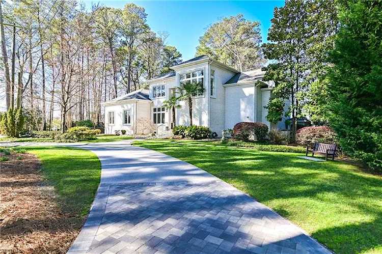 1304 Penguin Circle Virginia Beach, VA 23451