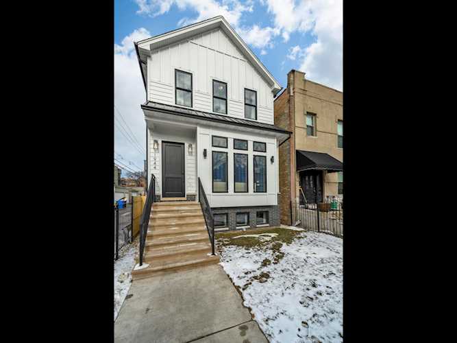 2112 W Fletcher St Chicago, IL 60618