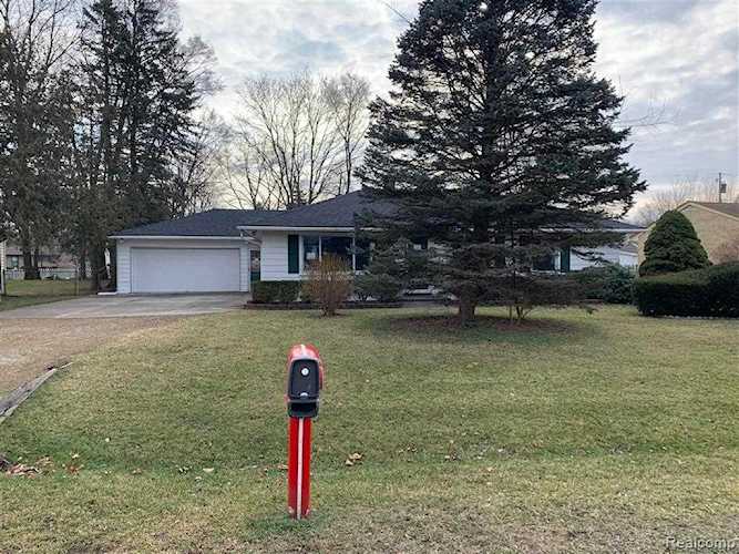 4110 Kingmont Shelby Twp, MI 48317