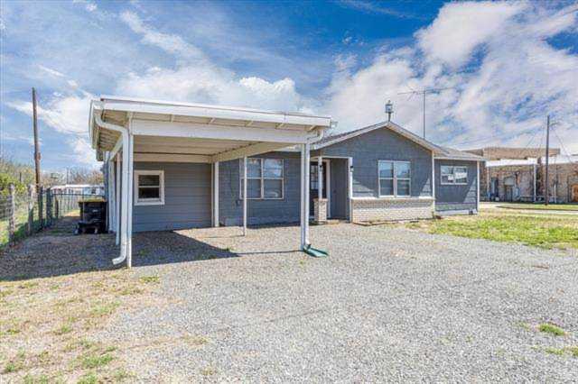 106 N Kickapoo Street Lipan, TX 76462