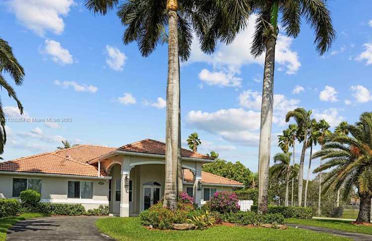 12401 SW 77th St Miami, FL 33183